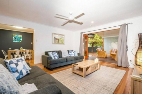 4 Bedroom Pet Friendly Home, 200m to Tallebudgera Creek - Hosted by Burleigh Letting